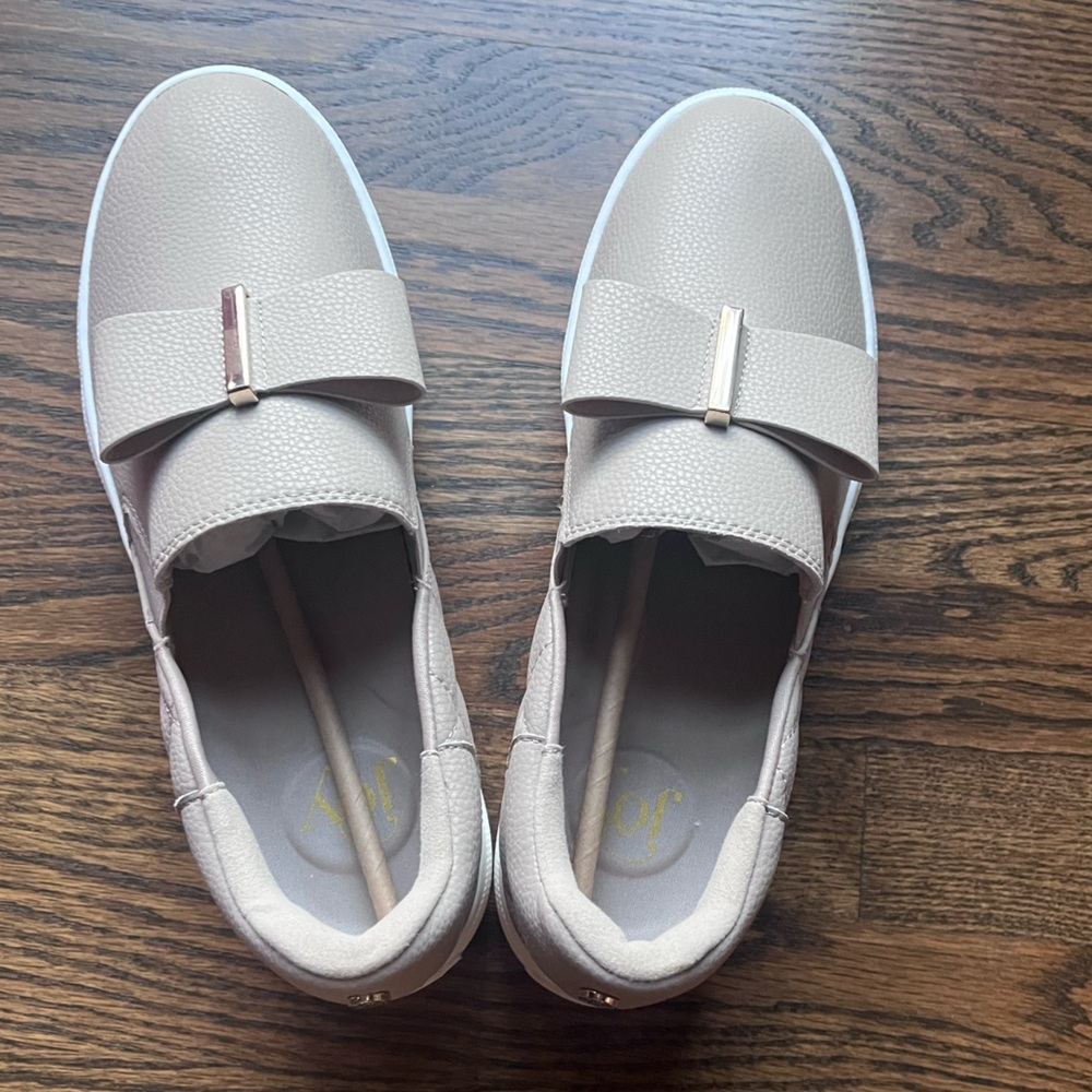 Women’s Slip-On Bow Sneakers in Light Beige